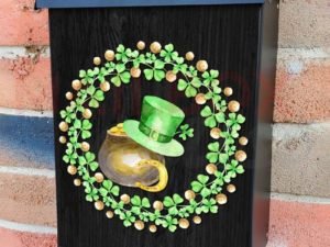 St. Patrick Day Pot of Gold and Wreath Colonial Mailbox Cover