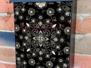 Traditional Black and White Pattern Colonial Mailbox Cover