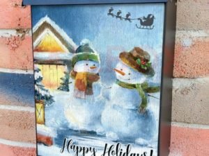 Cute Snowmen and a Cottage Colonial Mailbox Cover
