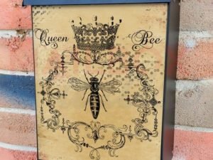 Vintage Queen Bee Colonial Mailbox Cover