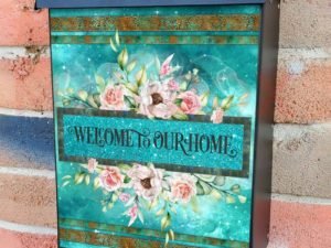 Pretty Farmhouse Design Colonial Mailbox Cover