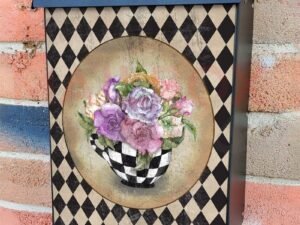Vintage Alice Design Colonial Mailbox Cover
